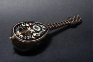 Mandolina. Caja de música. Italia